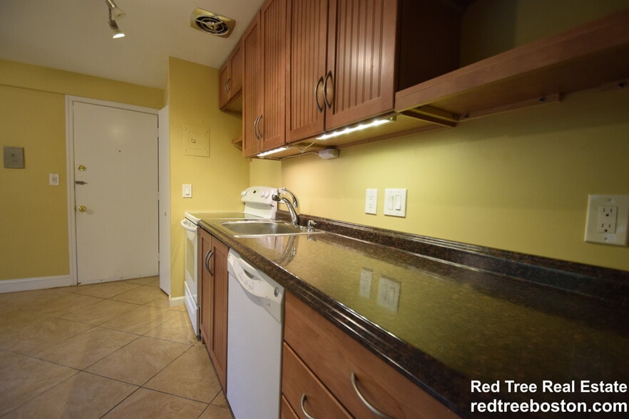 Building Photo - 1 Colonial Village Dr