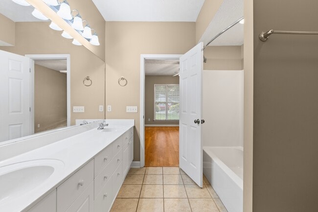 Building Photo - 1620 Over Cup Cir