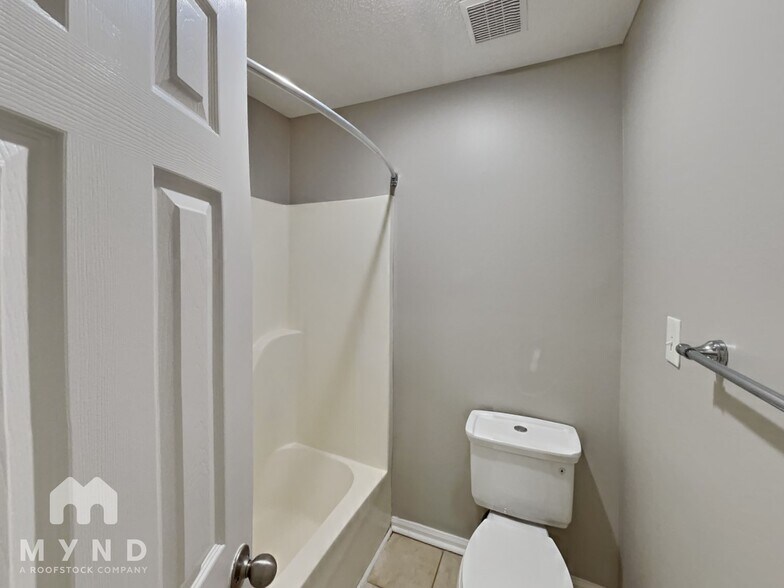 Building Photo - 137 W Stonehaven Cir