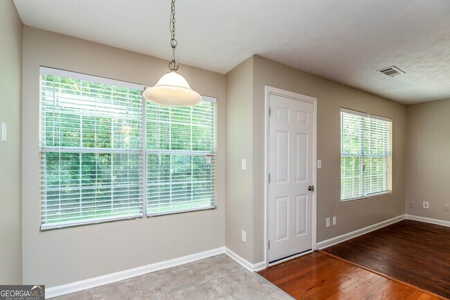 Building Photo - 1305 Sandybrook Ct