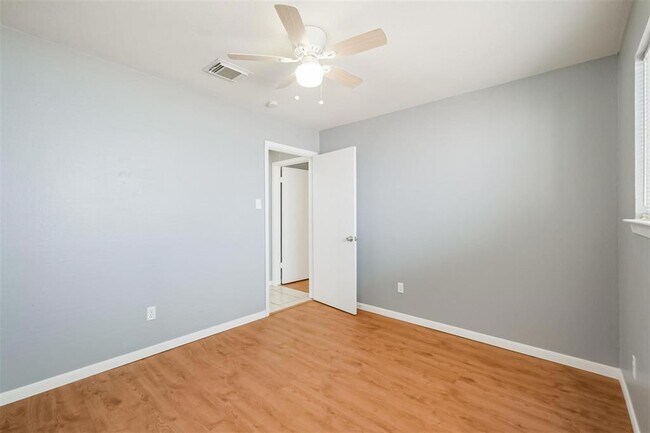 Building Photo - 10822 White Oak Bend Dr