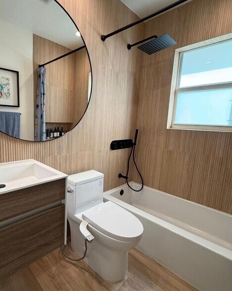 Building Photo - 1345 SW 60th Ct