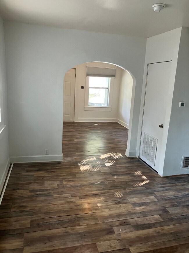 Building Photo - 2215 E 12th St