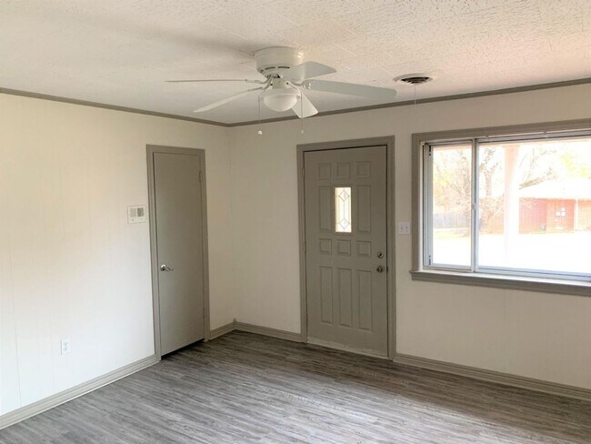 Building Photo - Come take a look at this home on a convenient corner lot