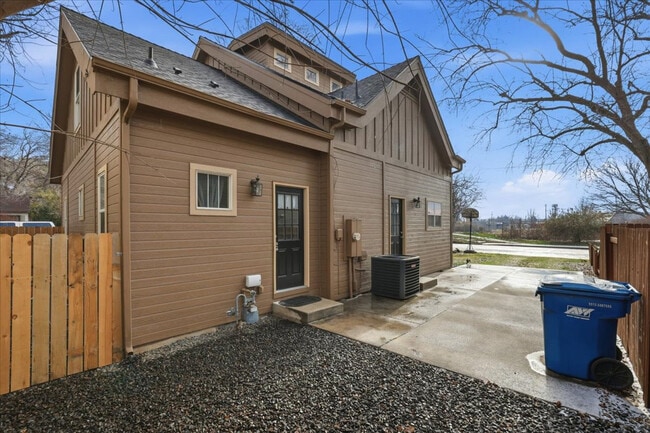 Building Photo - 1603 N 29th St