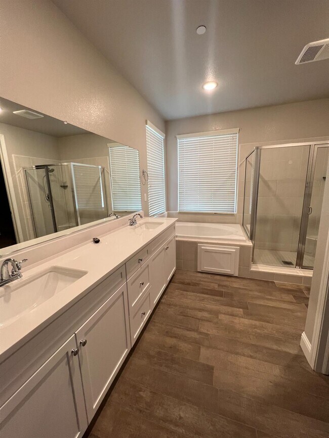 Building Photo - 1394 E Via Dorata Way