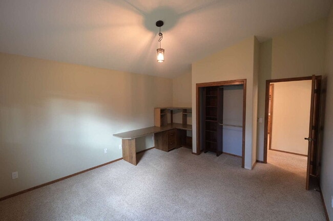 Building Photo - Single level, 3+ bed 3 bath, 2,932 sf home on 1.23 acres in Sequim