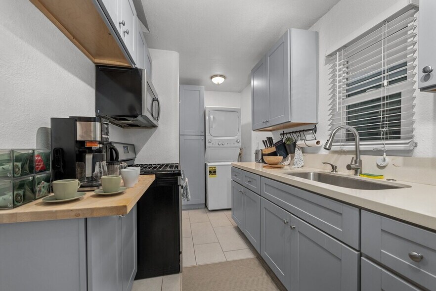 Building Photo - 334-40 Langley St