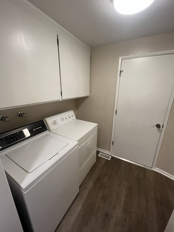 Building Photo - 841 Garden Dr