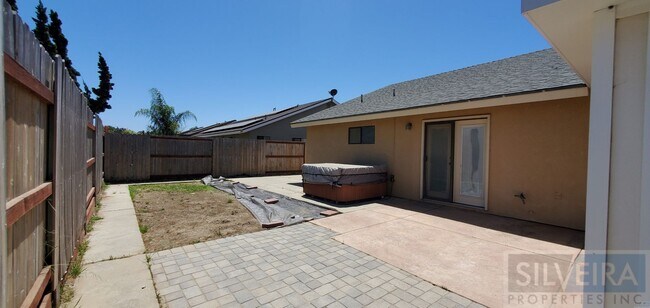 Building Photo - Lovely 3 Bedrooms 2 bath Home For Rent
