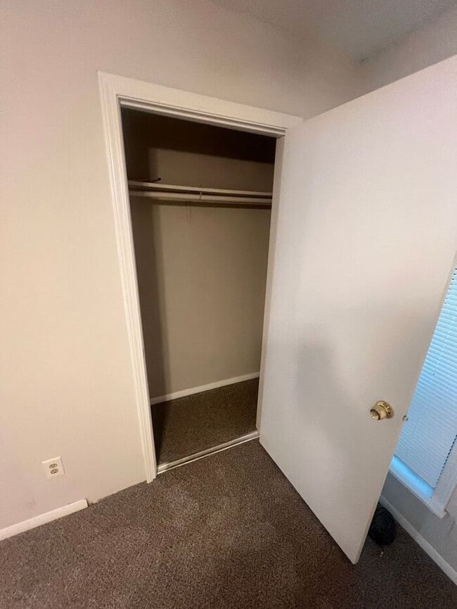 Building Photo - FINALLY a 3 bedroom 2 bath ranch duplex av...