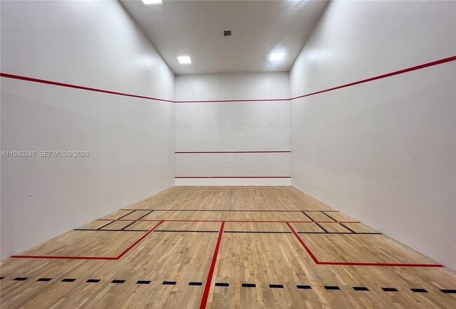 Building Photo - 1010 Brickell Ave