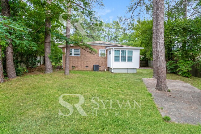 Building Photo - Where Charm Meets Comfort