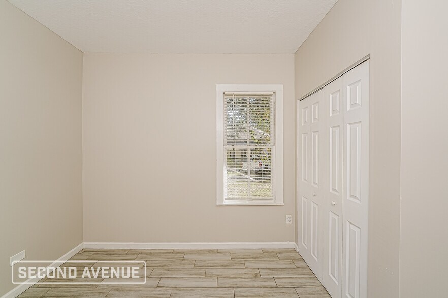 Building Photo - 544 7th St S