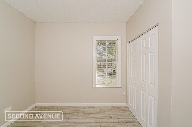 Building Photo - 544 7th St S