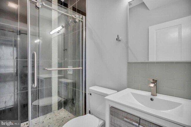 Building Photo - 2562 Frankford Ave