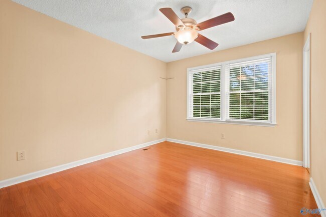 Building Photo - 104 Deer Trail