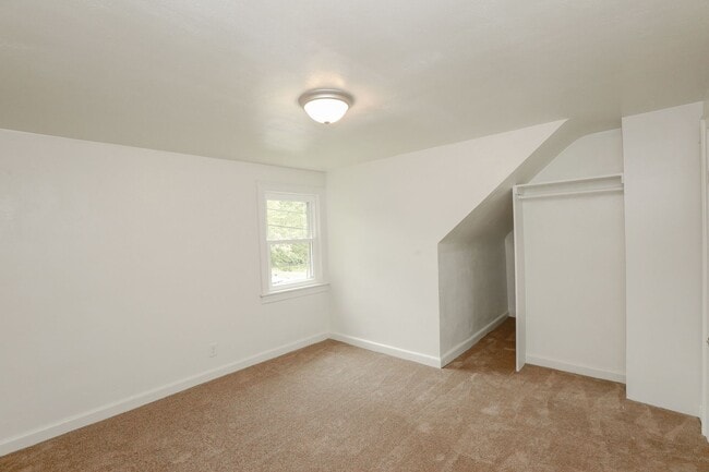 Building Photo - 4729 Pinehurst Ave