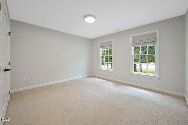 Building Photo - 1202 Summerville Ln