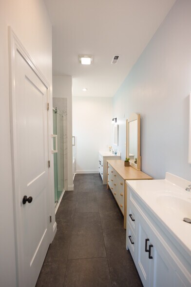 Building Photo - 60 Madison Dr