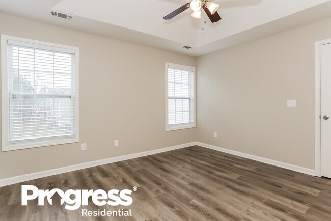 Building Photo - 5701 Castlebrook Dr