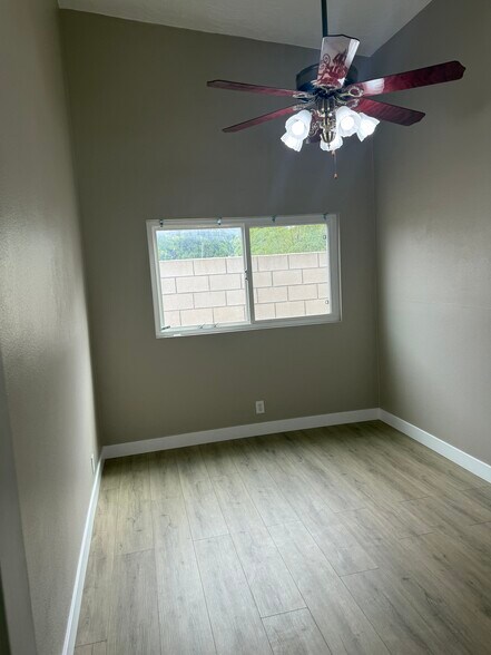 Building Photo - 3733 Rhodes Ln