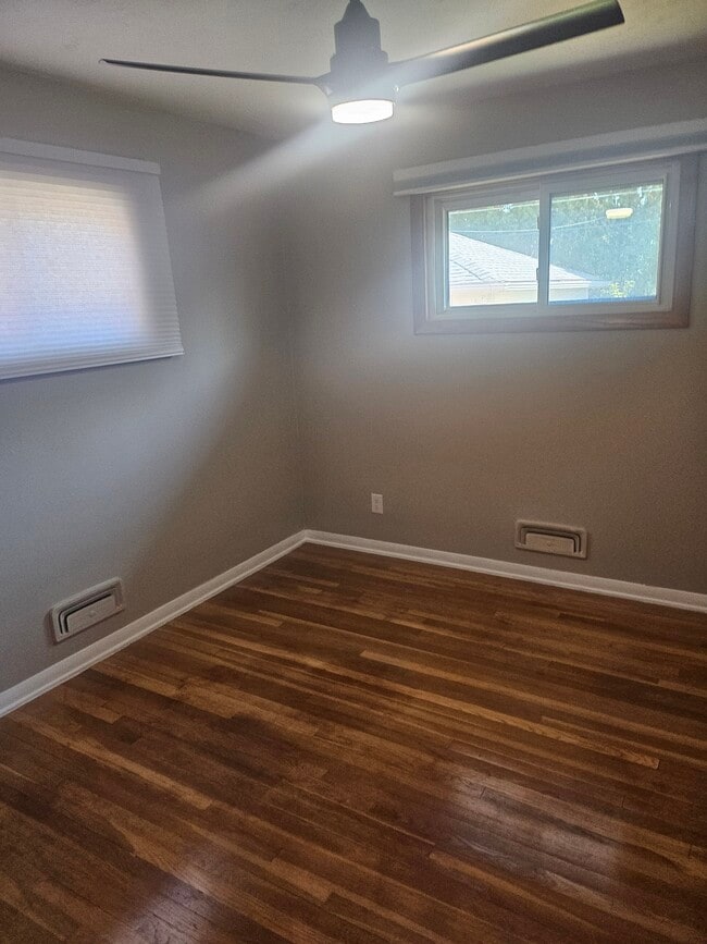 Building Photo - 8451 Southlane Dr