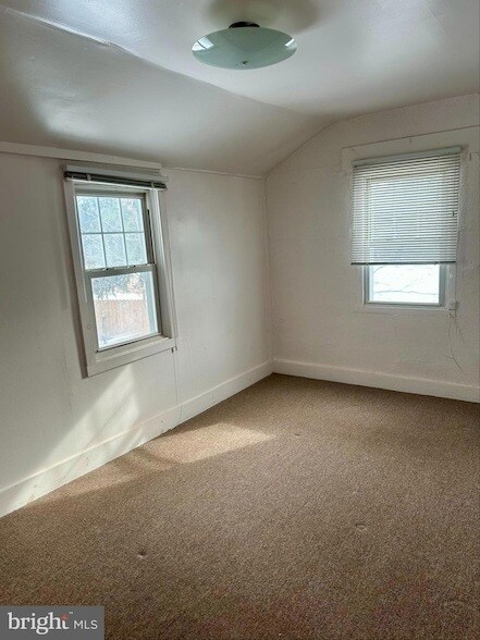 Building Photo - 2 Titus Ave