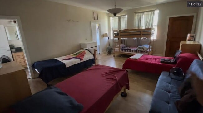 Building Photo - 4 Bed with Dual Master Bedrooms