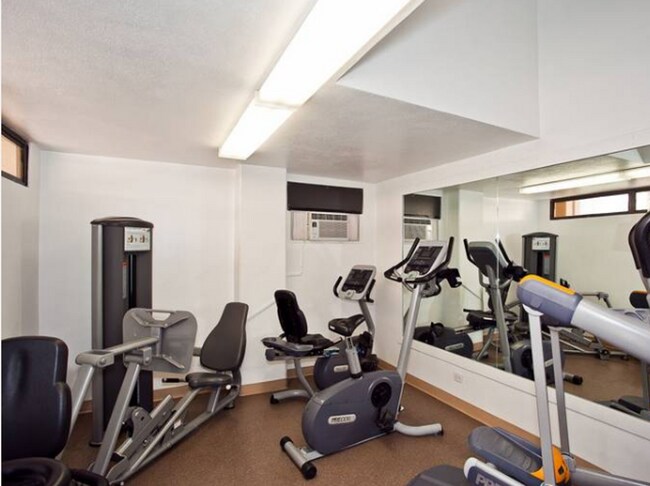 Building Photo - Renovated Fully Furnished 1 Bedroom at Dis...