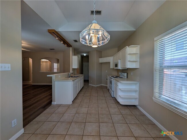 Building Photo - 947 River Rock