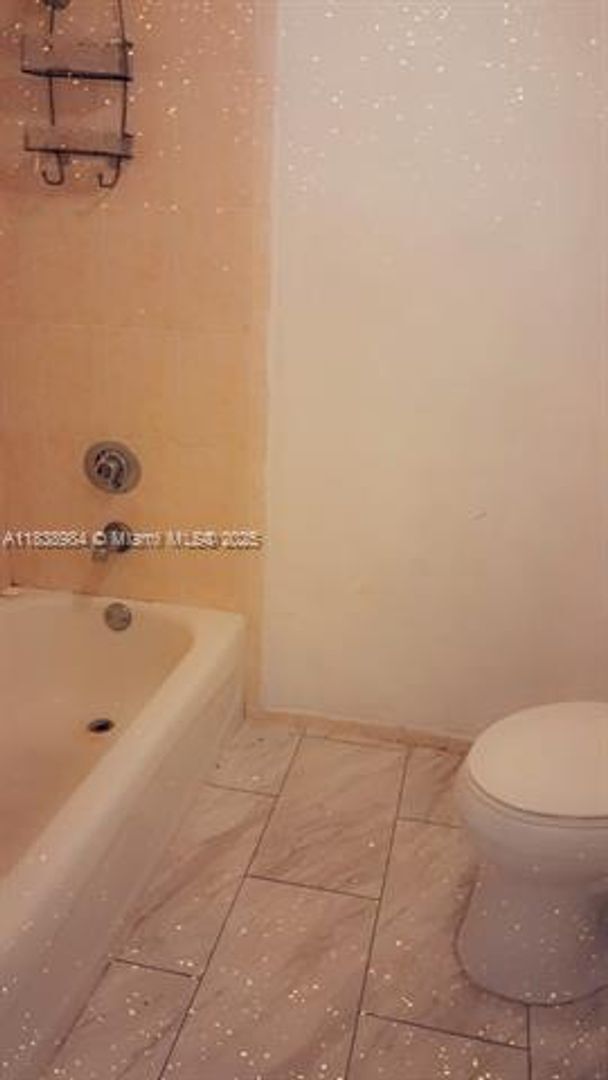 Building Photo - 9340 Fontainebleau Blvd