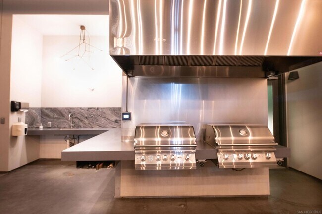 Building Photo - 1050 Island Ave