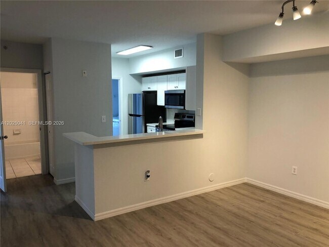 Building Photo - 2544 Centergate Dr