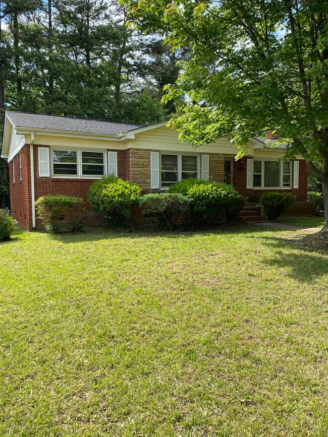 Primary Photo - 1700 Heil Pl