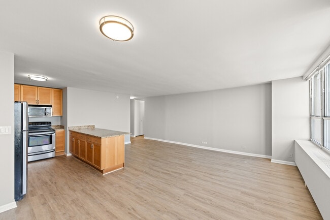 Building Photo - 655 W Irving Park Rd