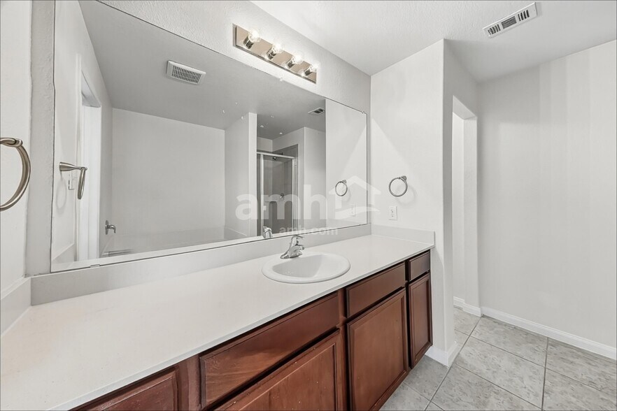 Building Photo - 8960 Blackhaw St