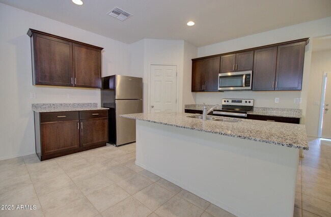 Building Photo - 43833 Yucca Ln