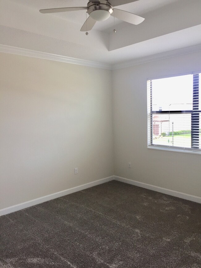 Building Photo - 4 Bedroom 3.5 Bath Townhome in The Vistas ...