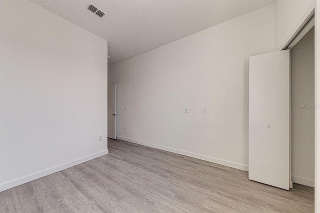 Building Photo - 633 Trikomo Dr