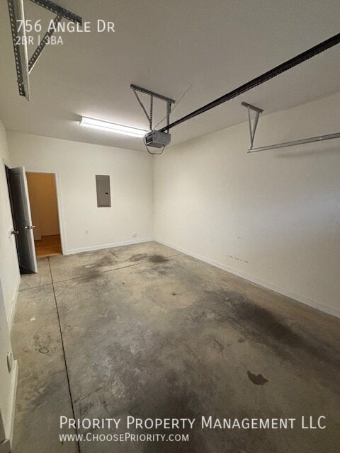 Building Photo - 756 Angle Dr