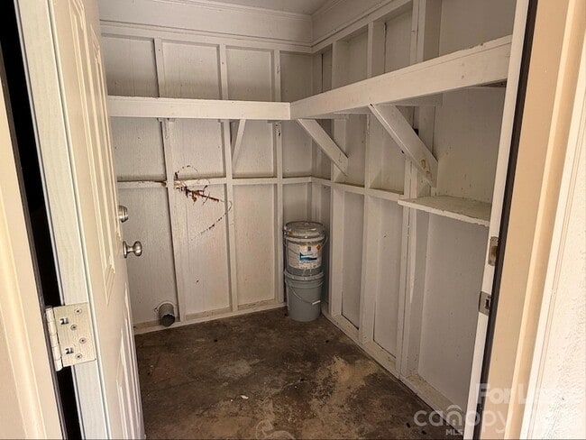 Building Photo - 1771 River Rd