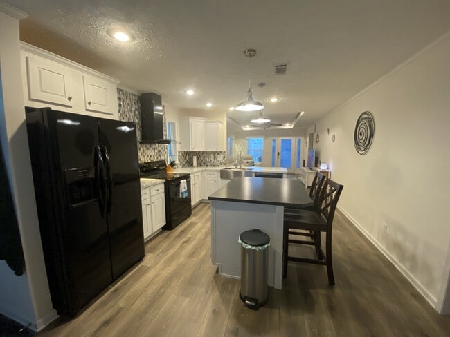 Building Photo - 112 Crossways Dr