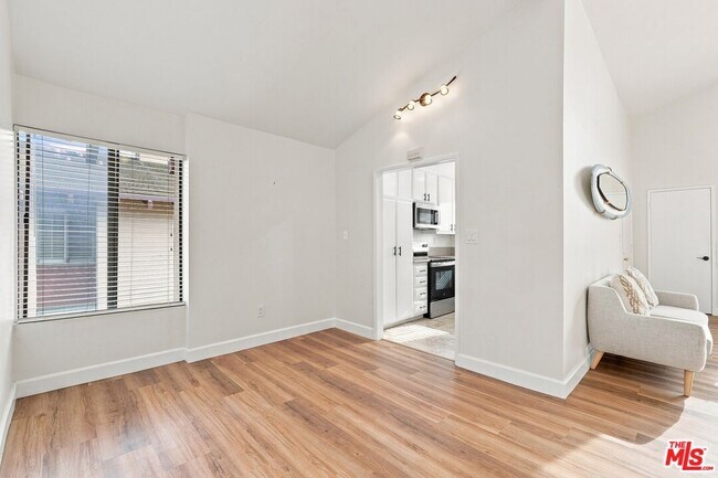 Building Photo - 2322 Palos Verdes Dr W
