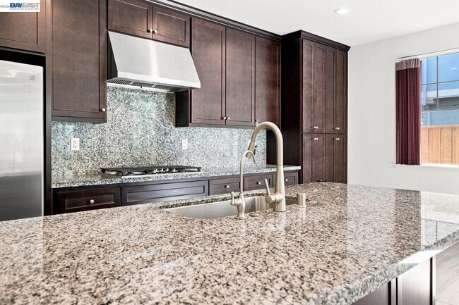 Building Photo - 33 Roccolino Ln