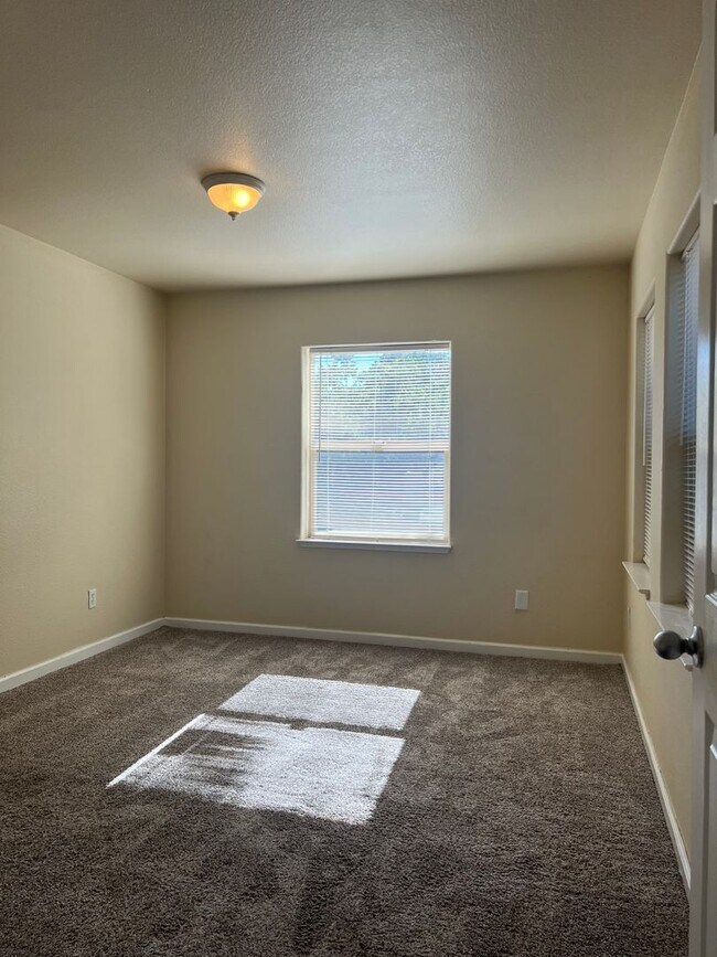 Building Photo - 621 Elko Ave