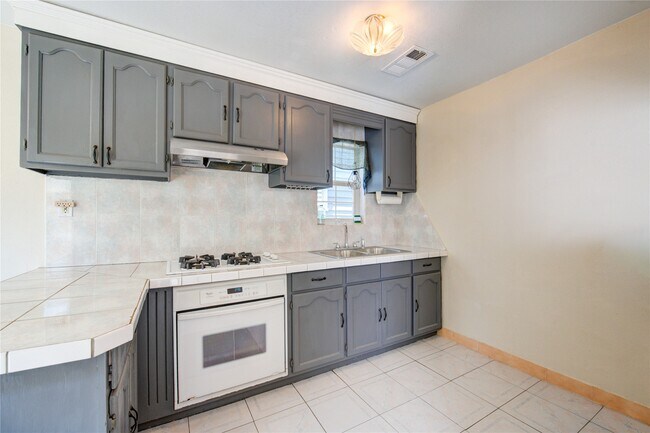 Building Photo - 1619 Ursuline St