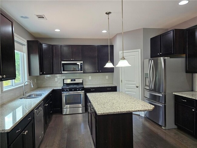 Building Photo - 3750 Thackary Dr