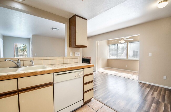 Primary Photo - Great 2 Bedroom Condo