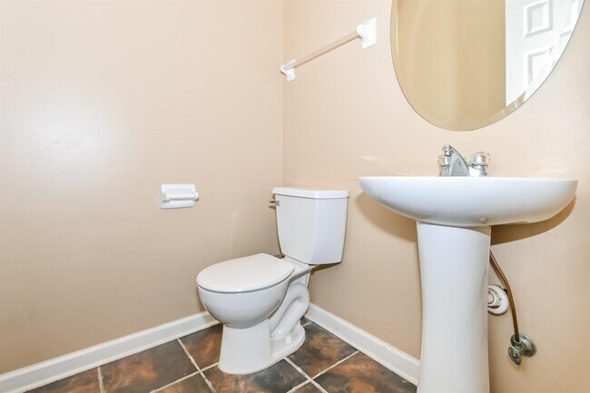 Building Photo - 1135 Hoska Cove